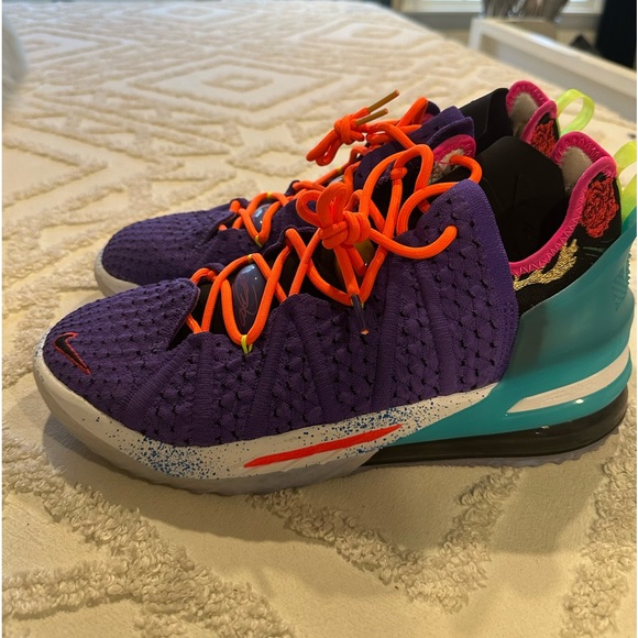 Nike Lebron 18 - Picture 1 of 4
